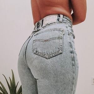 Vintage ‘super’ high waist jeans.
